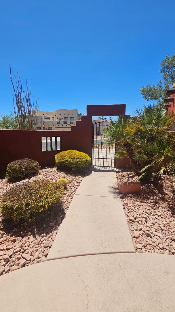 LAS VEGAS House: 8152 EAGLEDANCER AVE