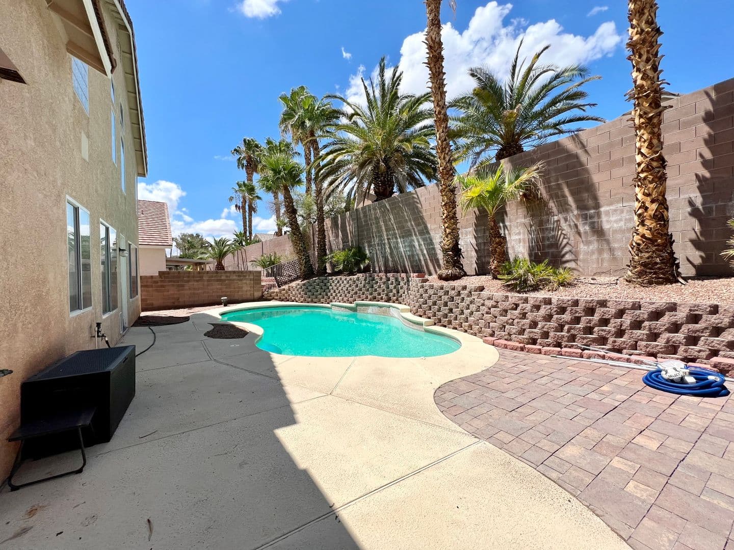 HENDERSON House: 2218 ARMACOST DR