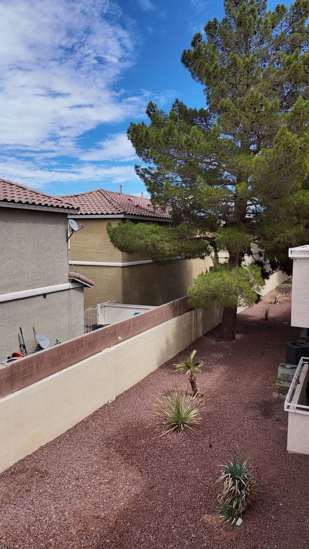 LAS VEGAS Condo: 1900 N TORREY PINES DR UT 212