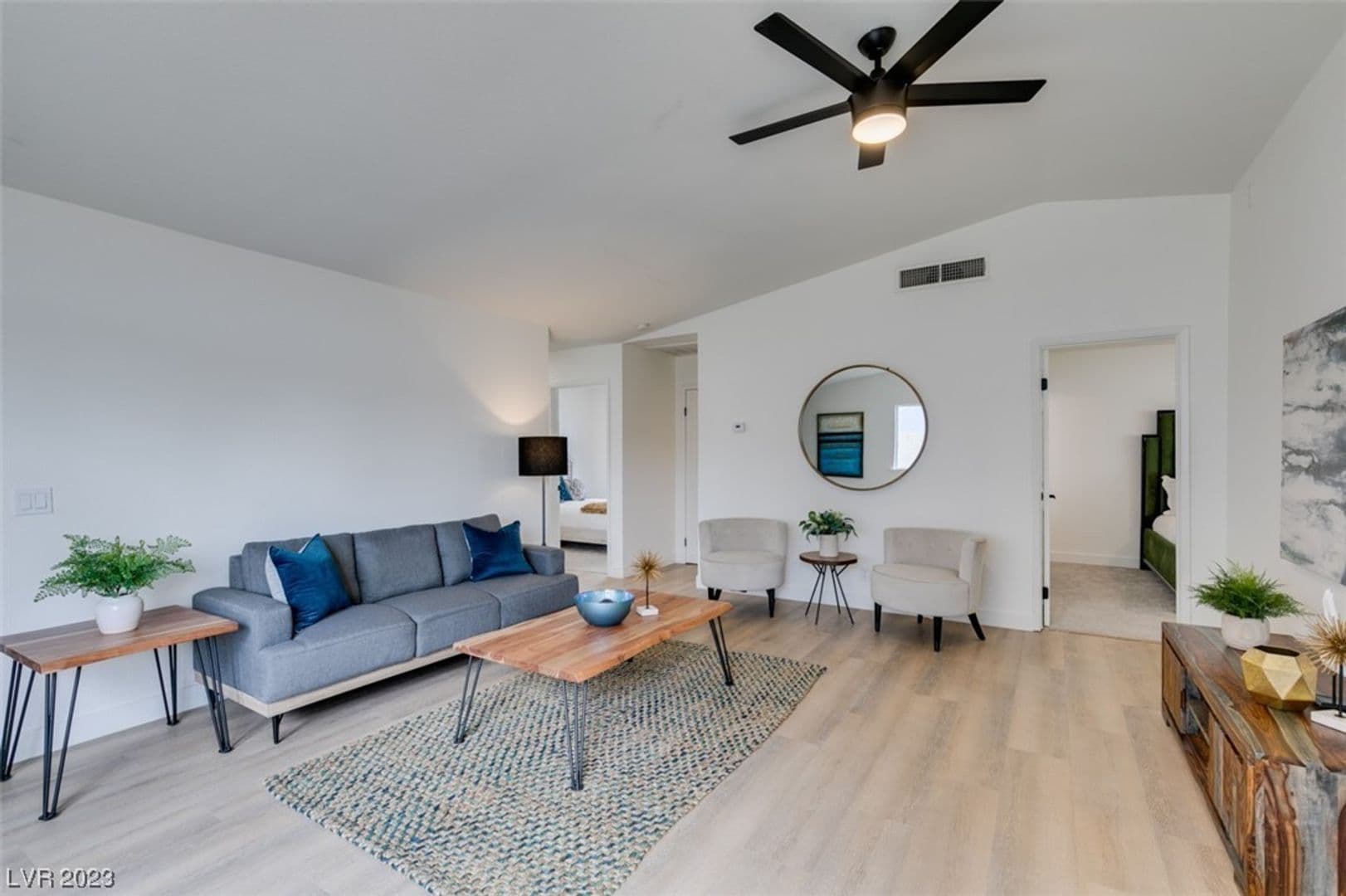 HENDERSON House: 598 JACKSON DR