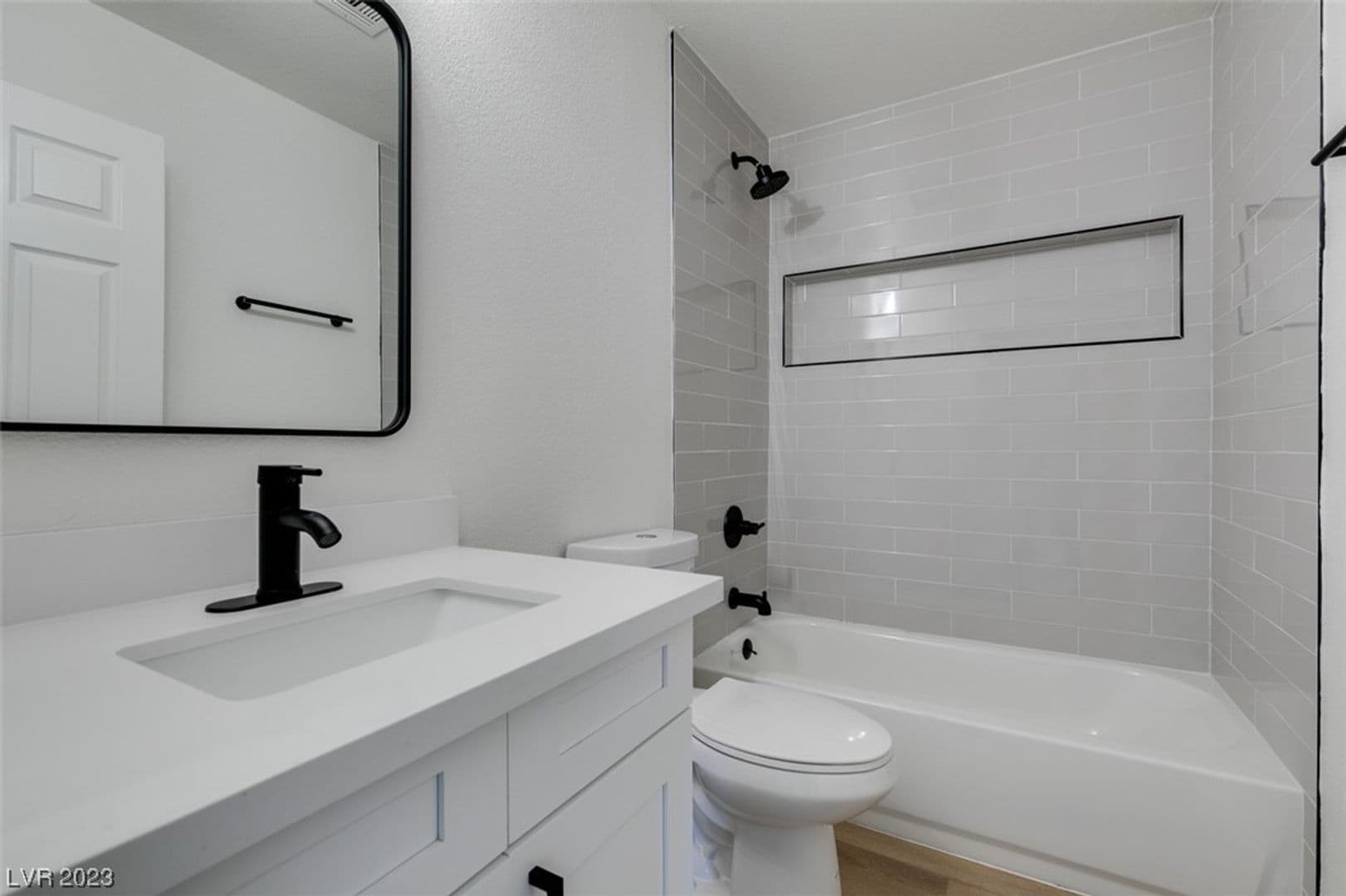 HENDERSON House: 598 JACKSON DR