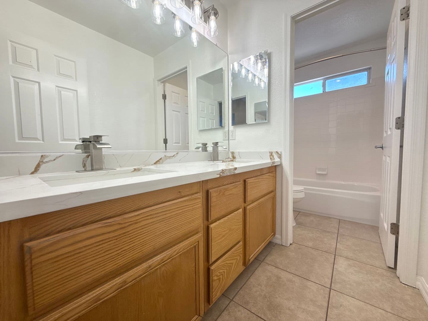 LAS VEGAS House: 1016 ROYAL PLUM LN
