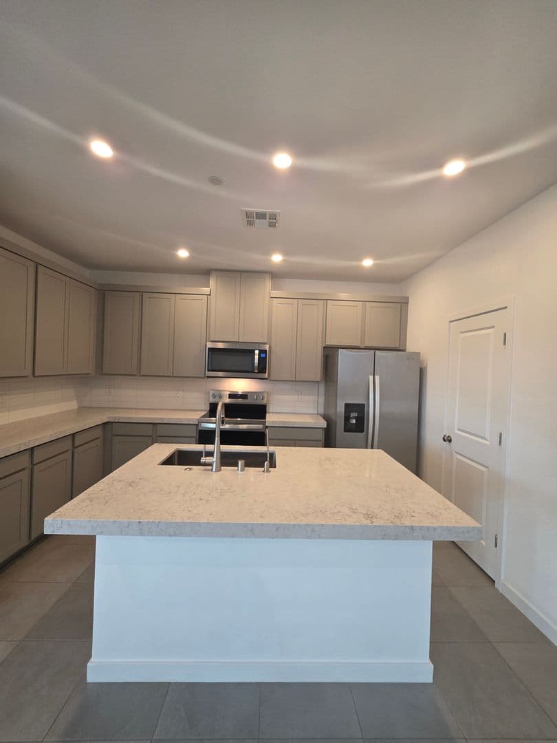 HENDERSON House: 176 VANHOY AVE