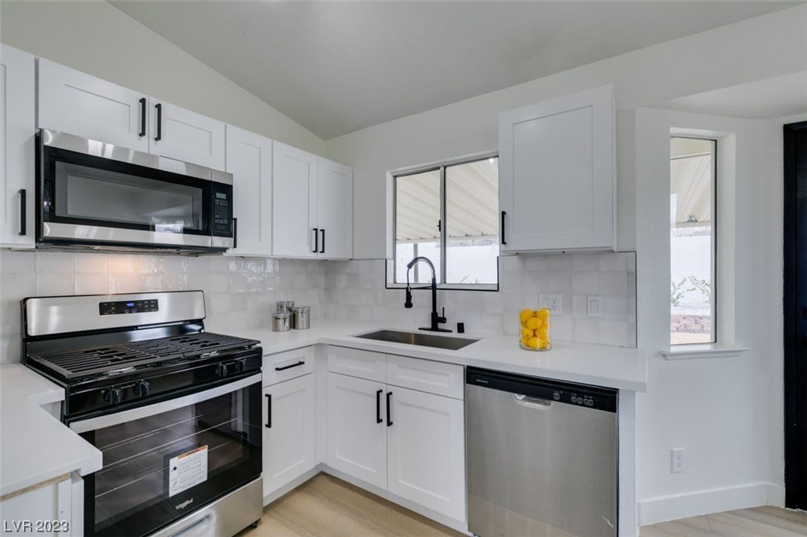HENDERSON House: 598 JACKSON DR