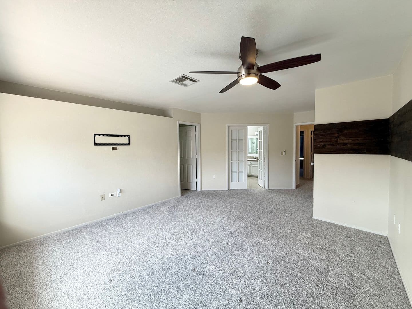 HENDERSON House: 2154 RUNNING RIVER RD.