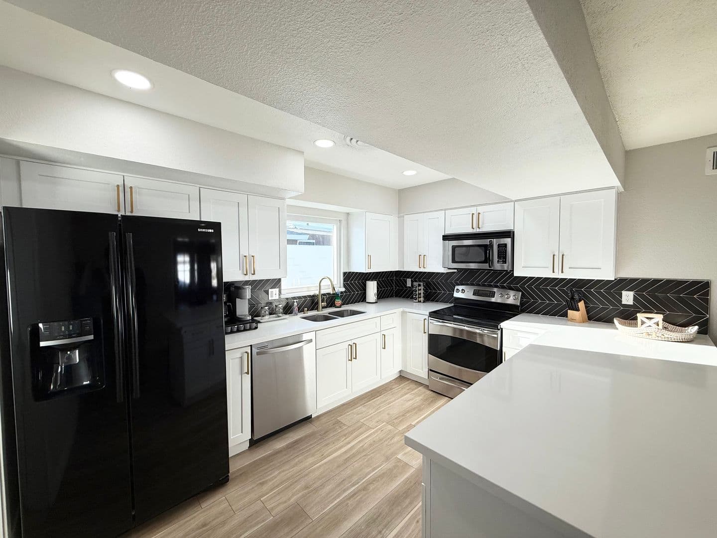 LAS VEGAS House: 1526 E TWAIN AVE