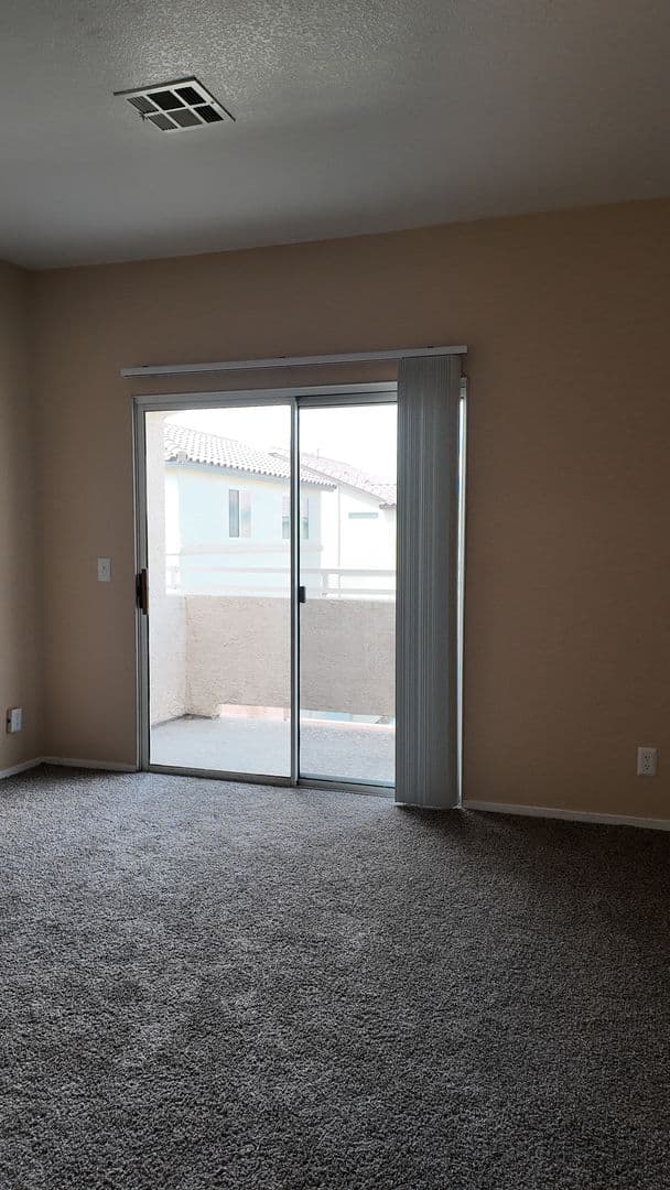LAS VEGAS Condo: 1900 N TORREY PINES DR UT 212