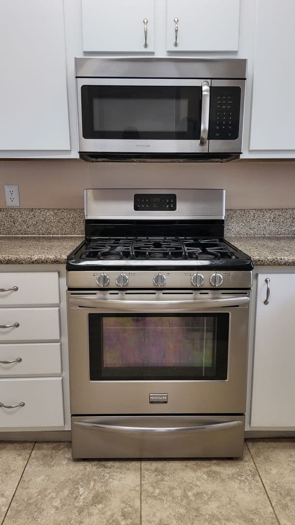 LAS VEGAS Condo: 1900 N TORREY PINES DR UT 212