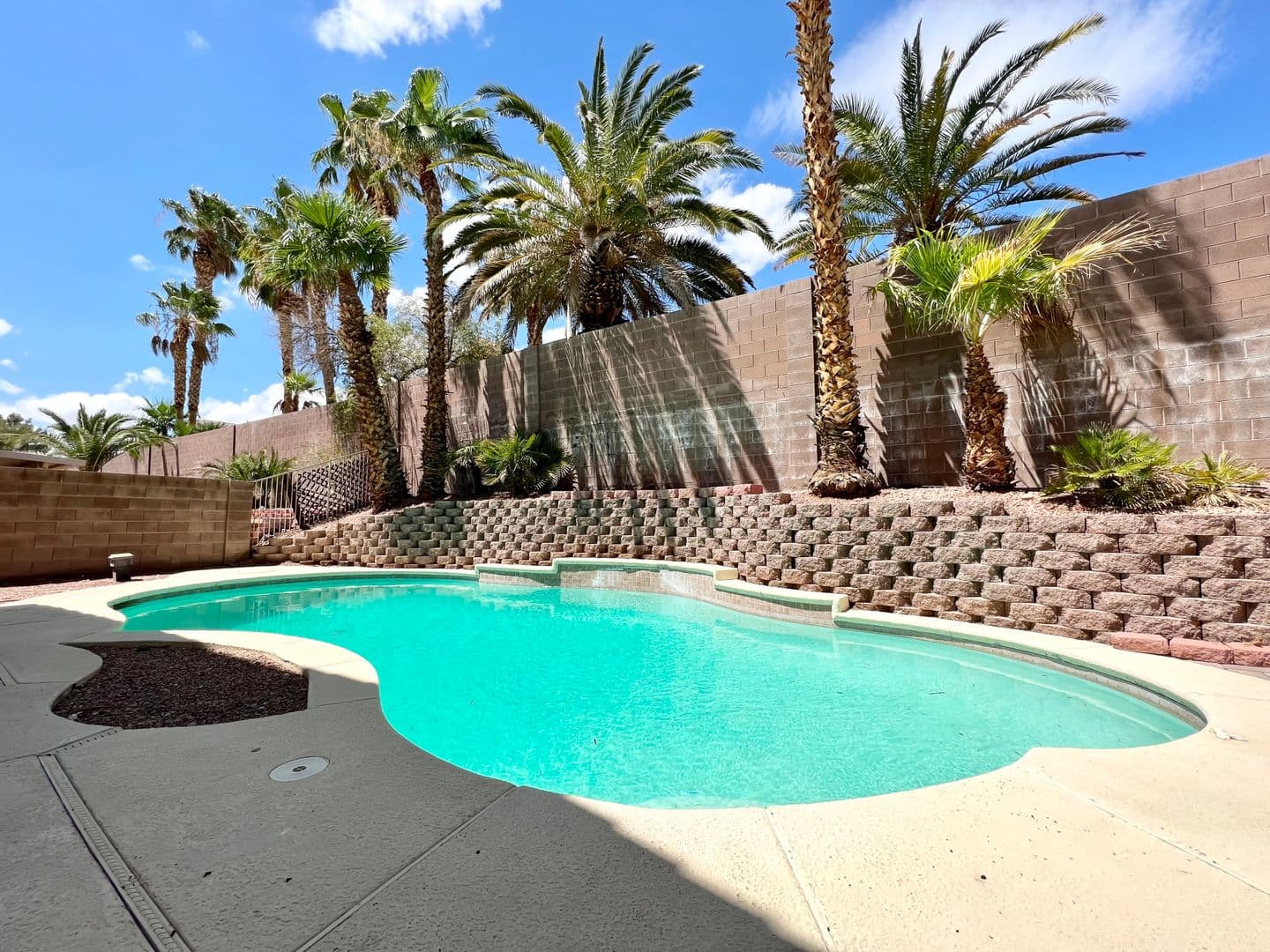 HENDERSON House: 2218 ARMACOST DR