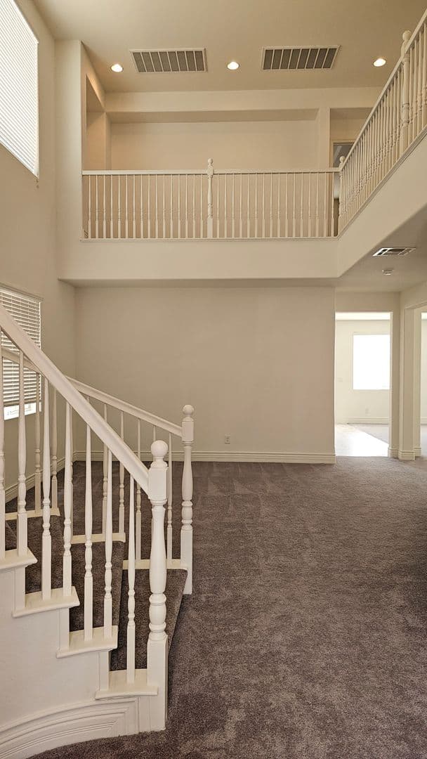 LAS VEGAS House: 119 HONORS COURSE