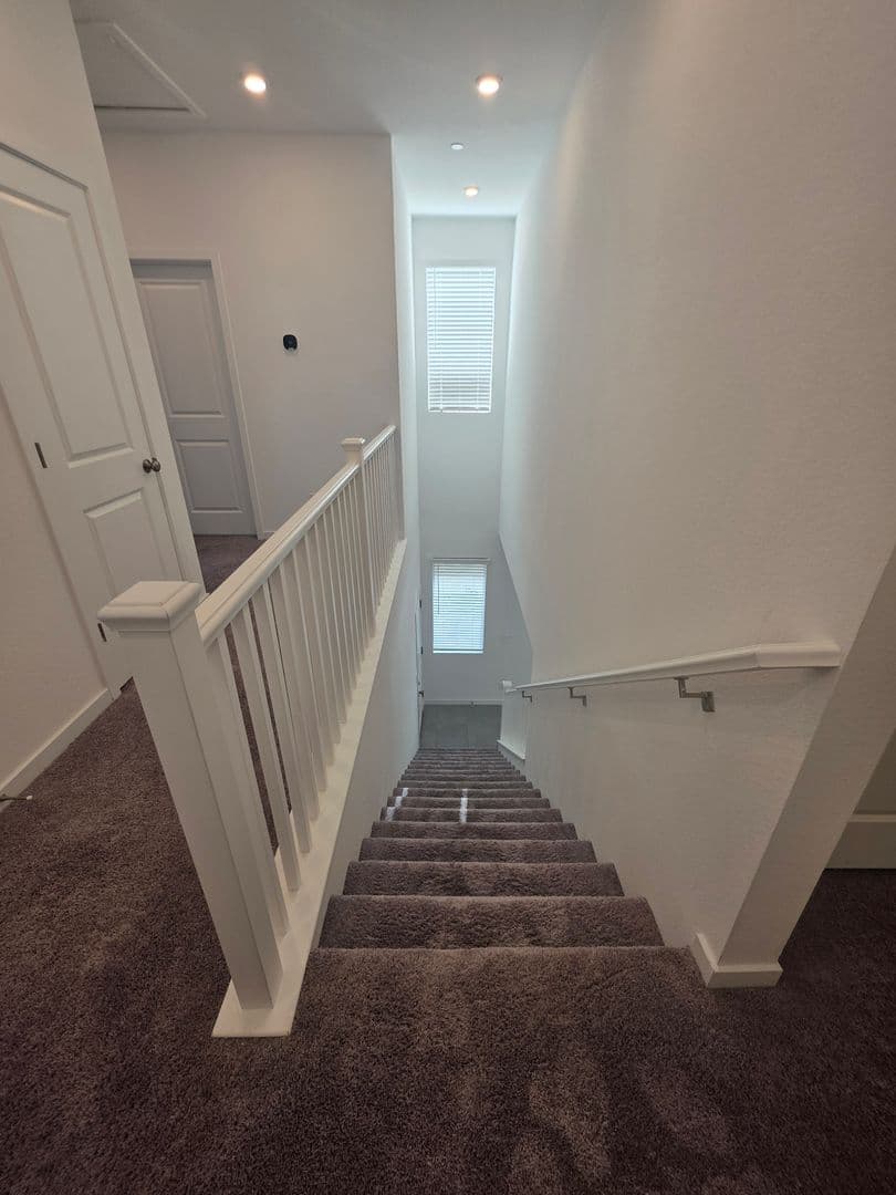 HENDERSON House: 176 VANHOY AVE
