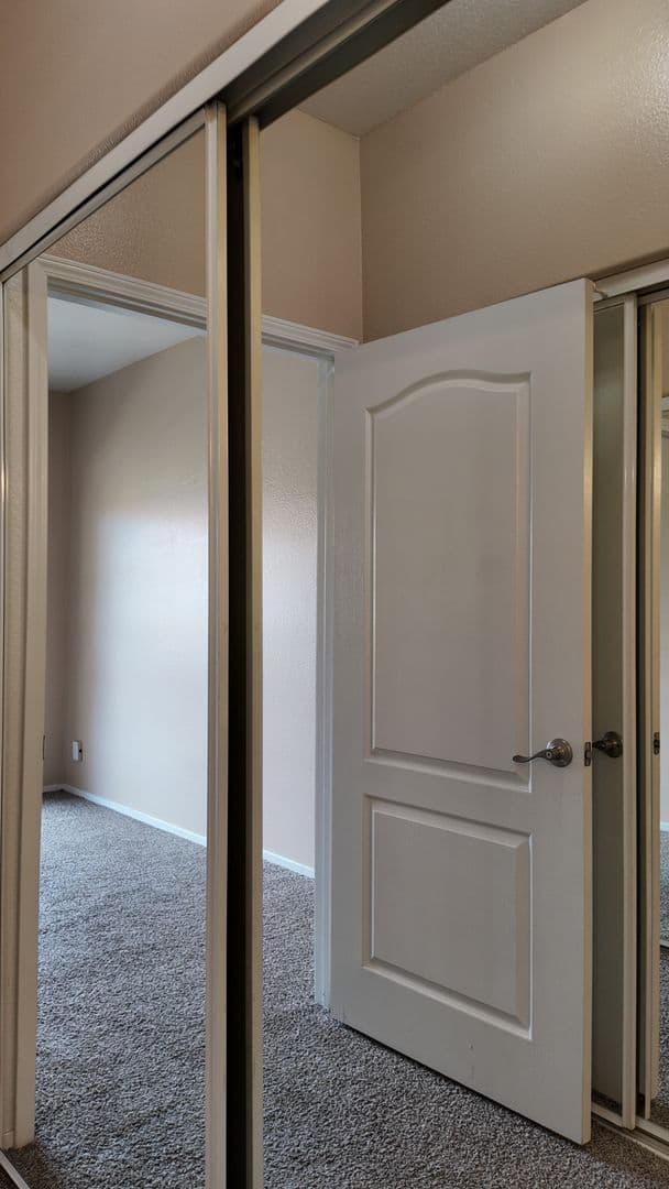 LAS VEGAS Condo: 1900 N TORREY PINES DR UT 212