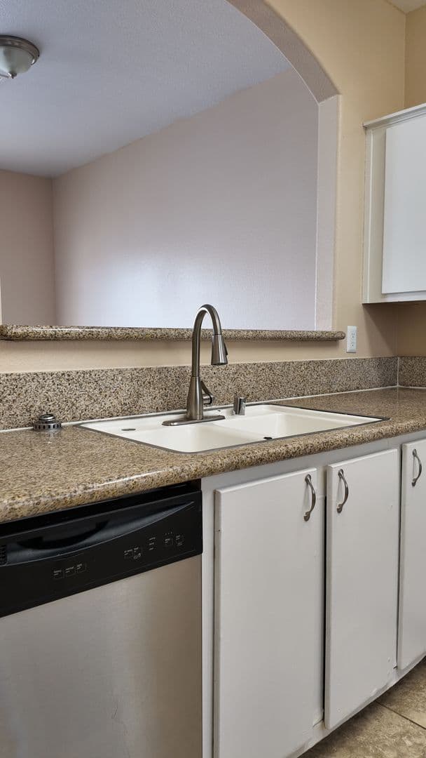 LAS VEGAS Condo: 1900 N TORREY PINES DR UT 212