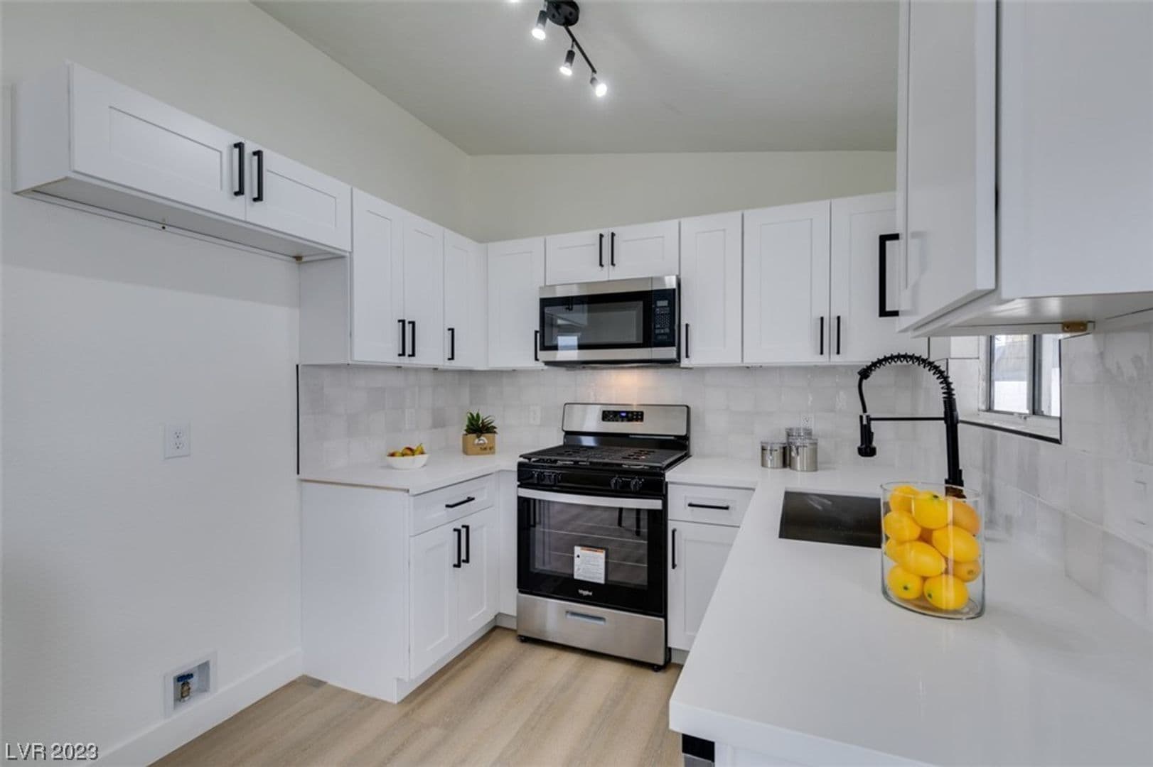 HENDERSON House: 598 JACKSON DR