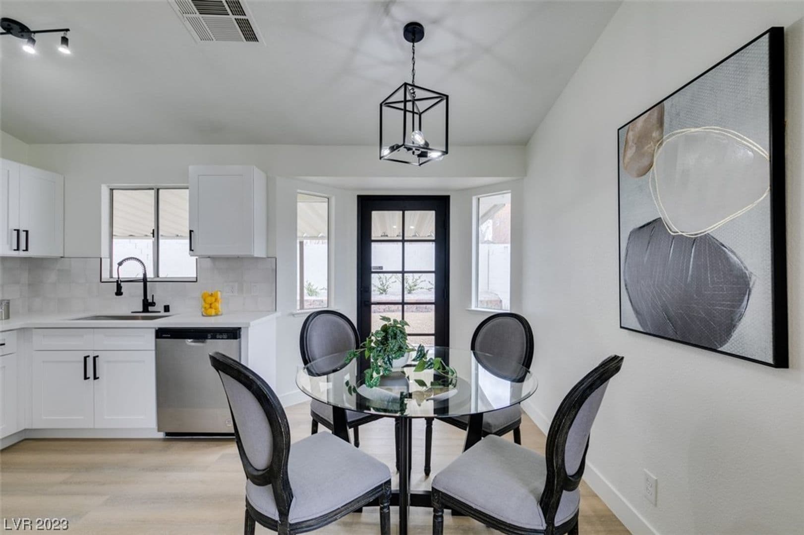 HENDERSON House: 598 JACKSON DR