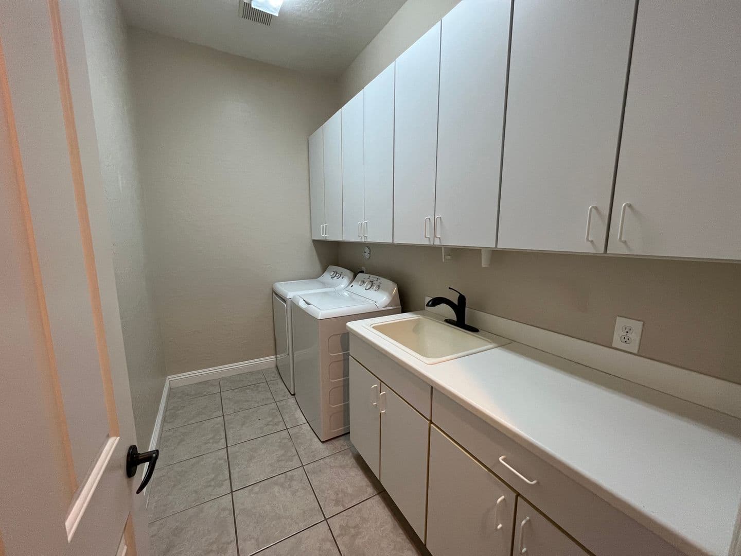 NORTH LAS VEGAS House: 3709 FLEDGLING DR