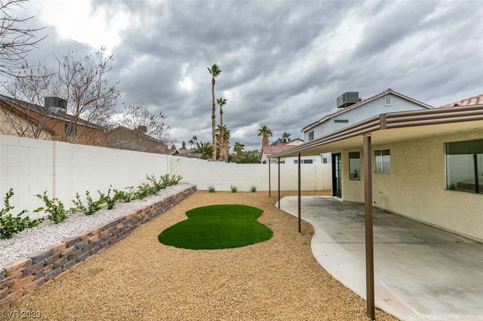 HENDERSON House: 598 JACKSON DR