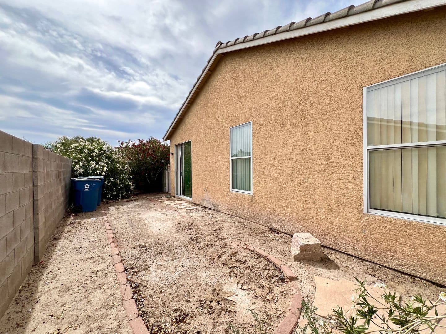 LAS VEGAS House: 4972 MINERS RIDGE DR