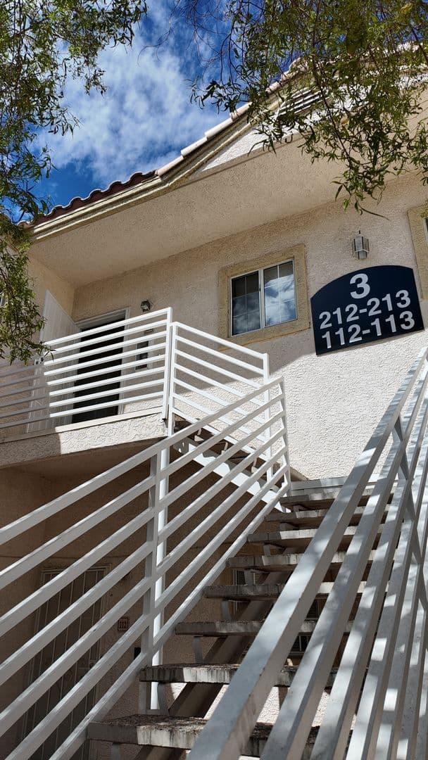 LAS VEGAS Condo: 1900 N TORREY PINES DR UT 212