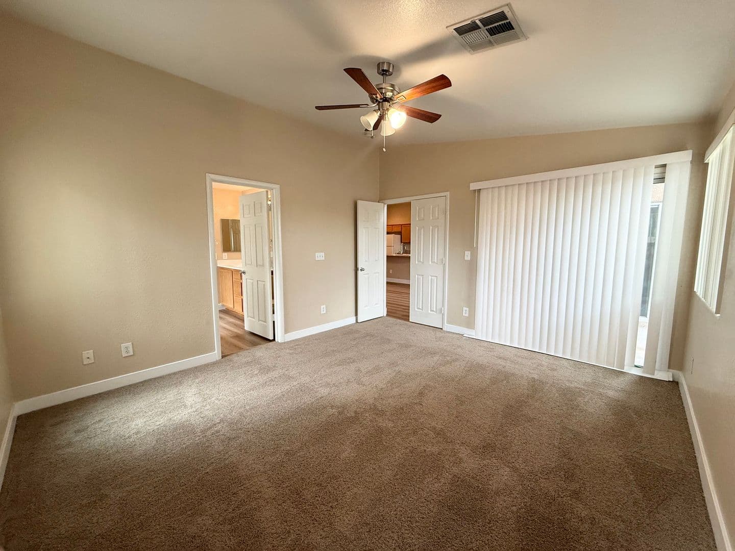 LAS VEGAS House: 6221 EAGLE CAP CT