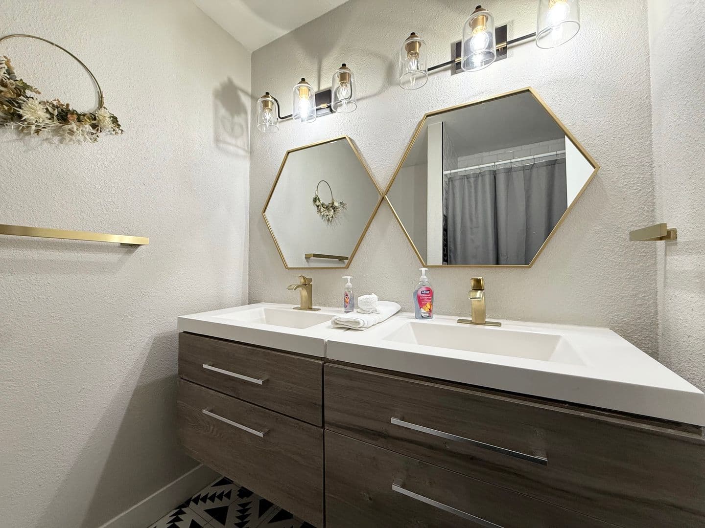 LAS VEGAS House: 1526 E TWAIN AVE