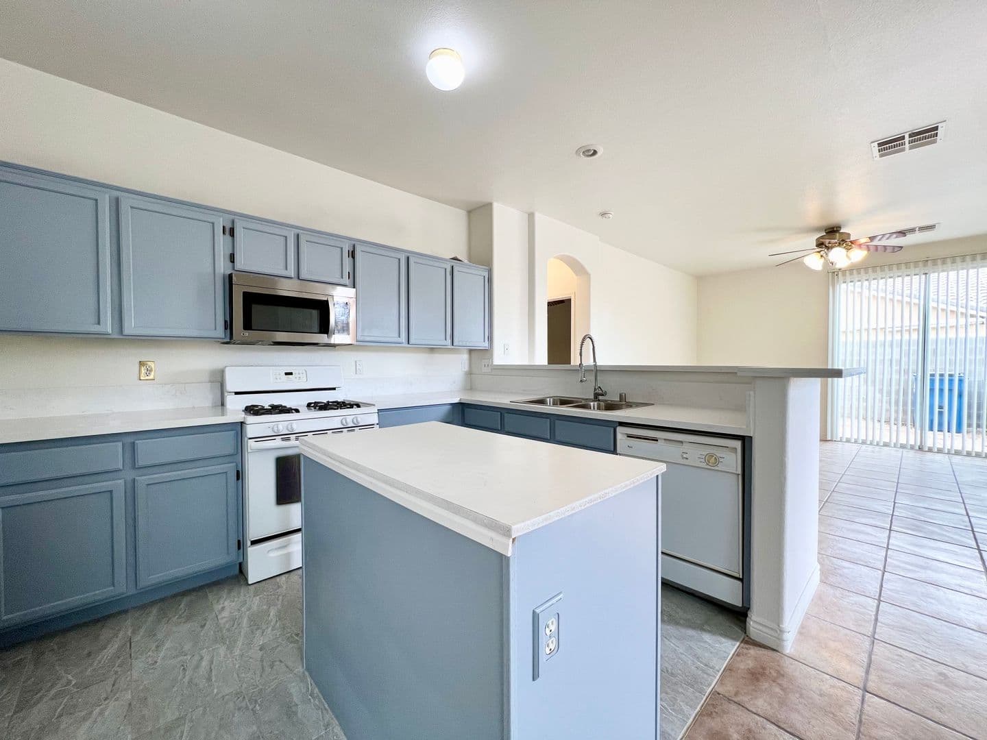 LAS VEGAS House: 4972 MINERS RIDGE DR