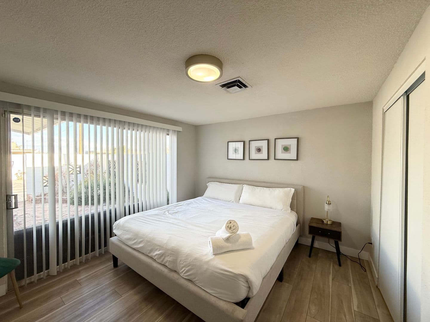 LAS VEGAS House: 1526 E TWAIN AVE