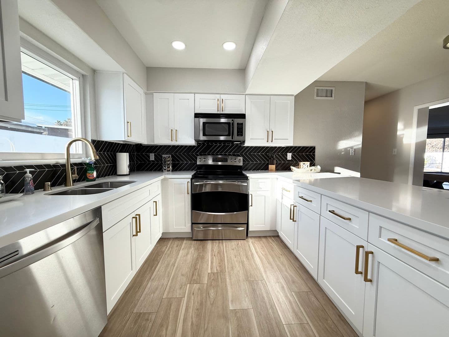 LAS VEGAS House: 1526 E TWAIN AVE