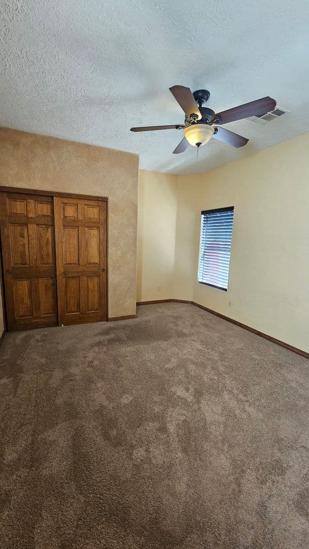 LAS VEGAS House: 8152 EAGLEDANCER AVE