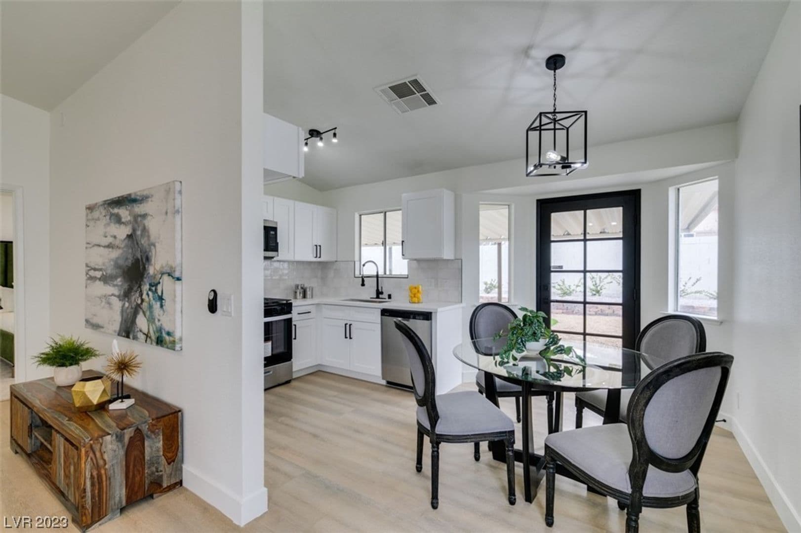 HENDERSON House: 598 JACKSON DR