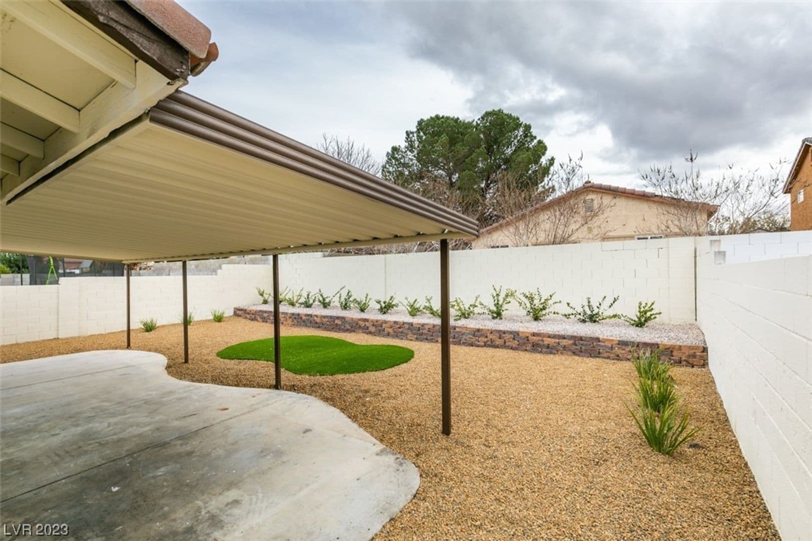 HENDERSON House: 598 JACKSON DR