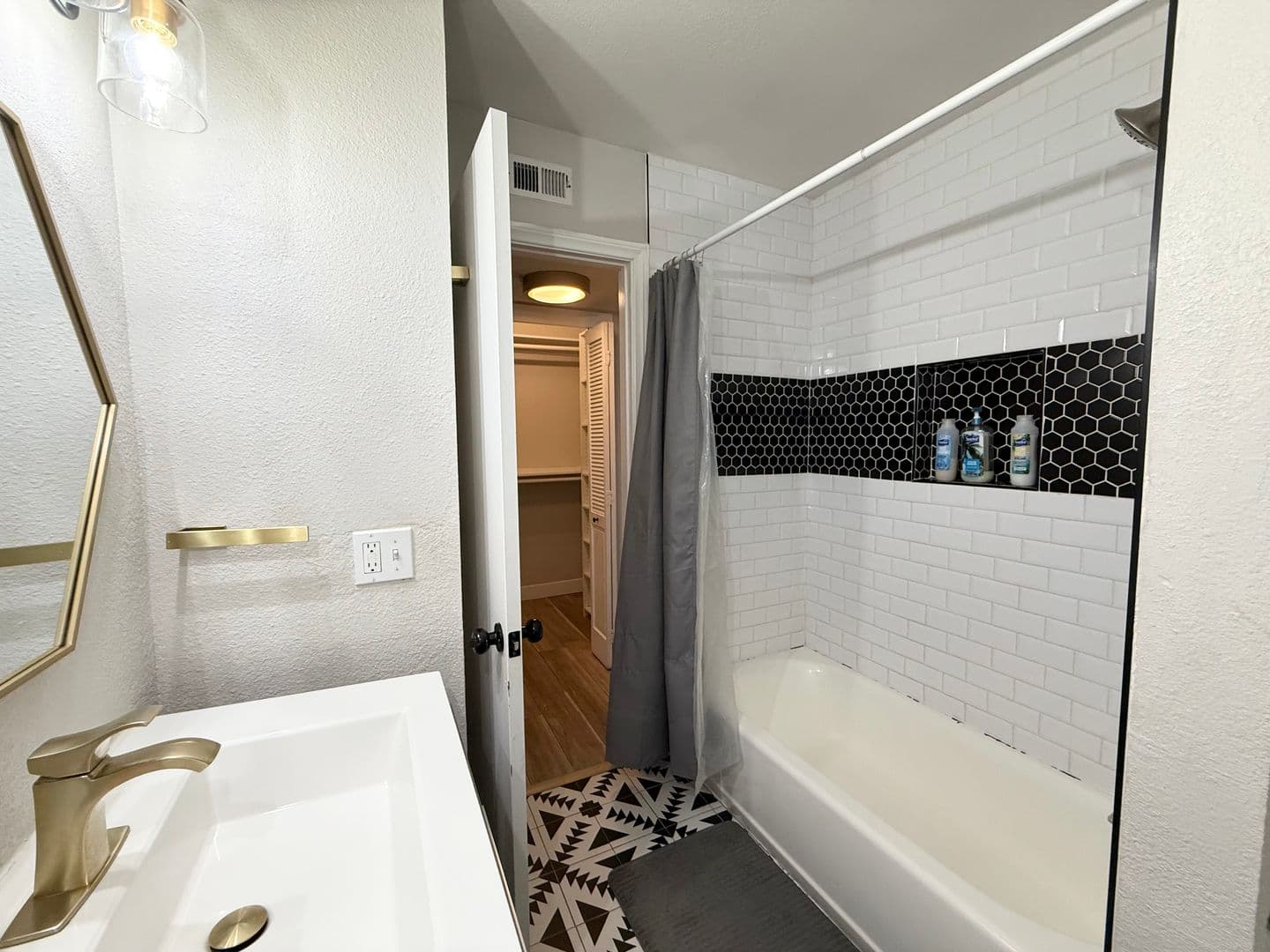 LAS VEGAS House: 1526 E TWAIN AVE
