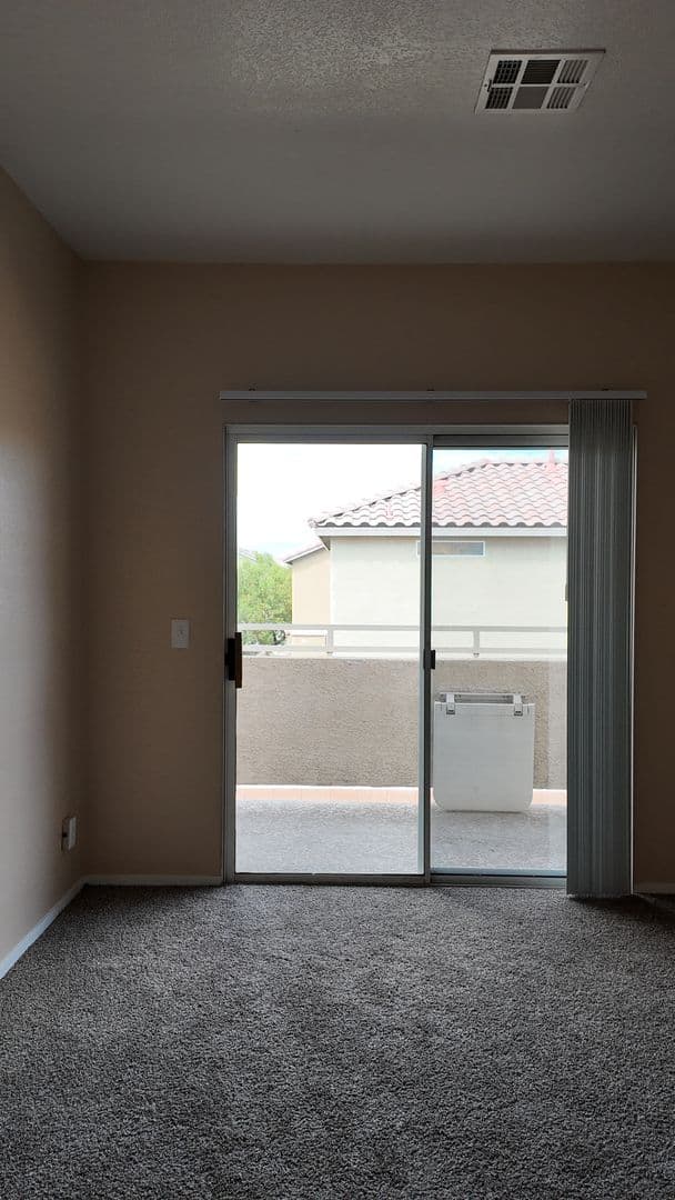 LAS VEGAS Condo: 1900 N TORREY PINES DR UT 212