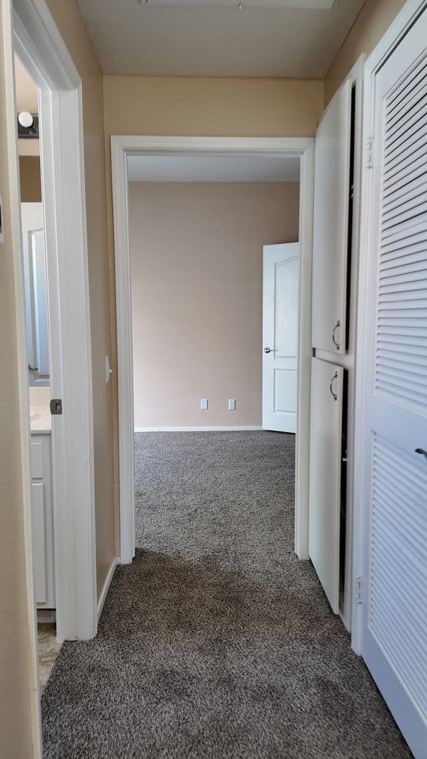 LAS VEGAS Condo: 1900 N TORREY PINES DR UT 212