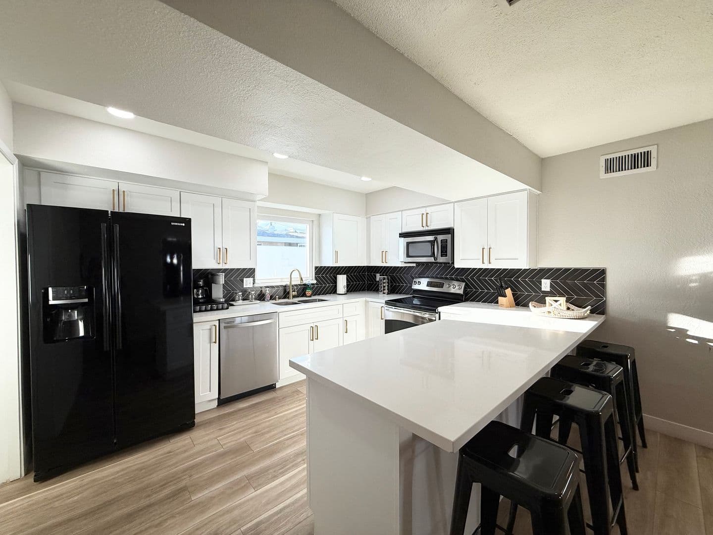 LAS VEGAS House: 1526 E TWAIN AVE