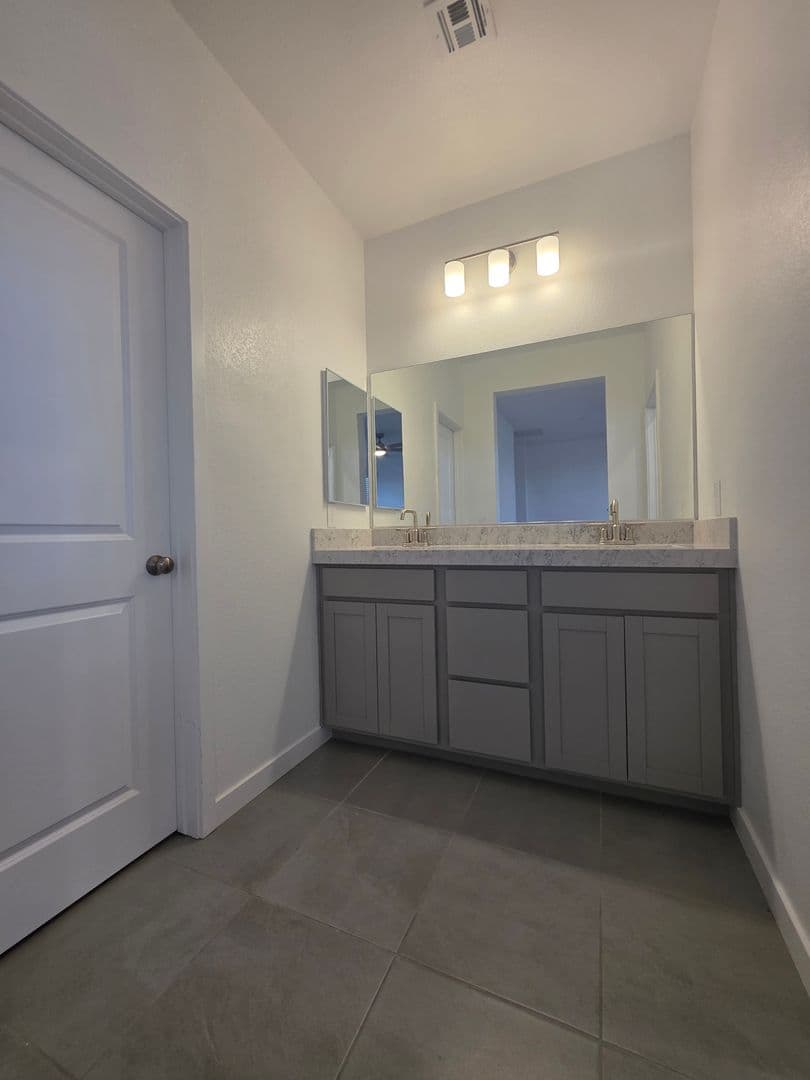 HENDERSON House: 176 VANHOY AVE