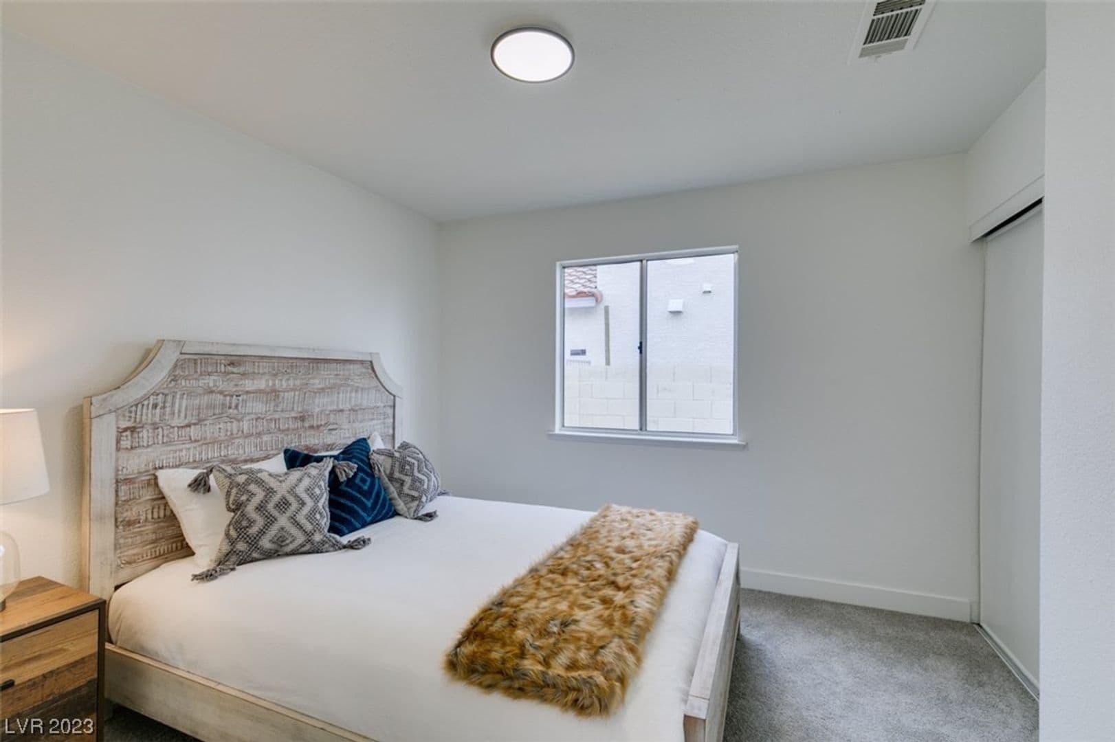 HENDERSON House: 598 JACKSON DR
