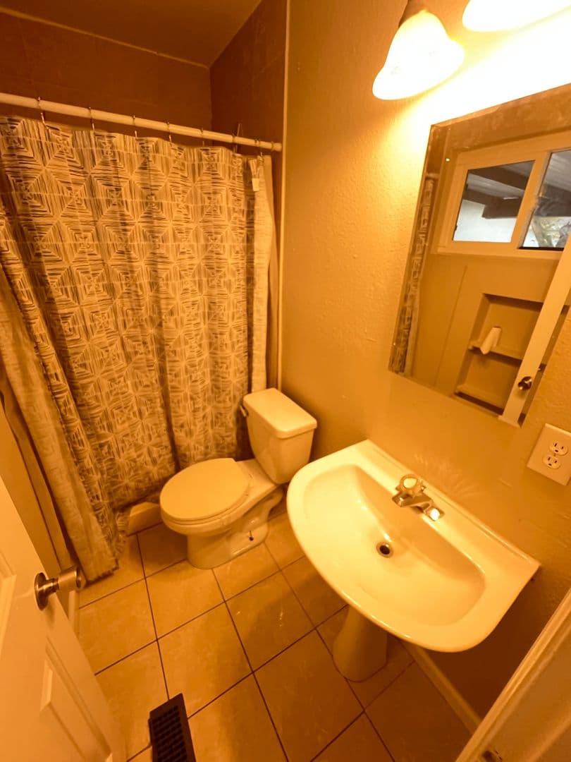NORTH LAS VEGAS House: 2301 E BROOKS AVE