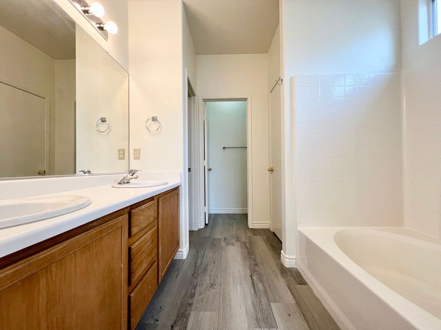 LAS VEGAS House: 4972 MINERS RIDGE DR