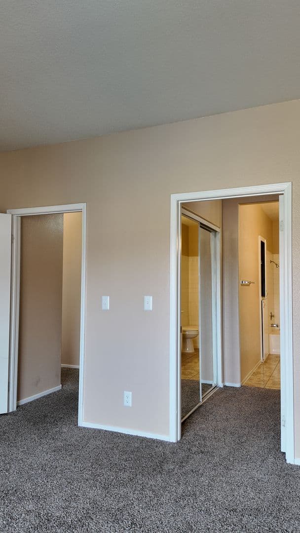 LAS VEGAS Condo: 1900 N TORREY PINES DR UT 212