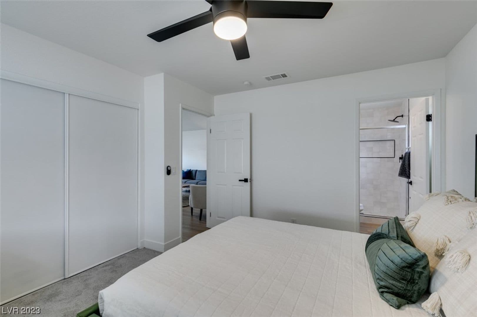 HENDERSON House: 598 JACKSON DR