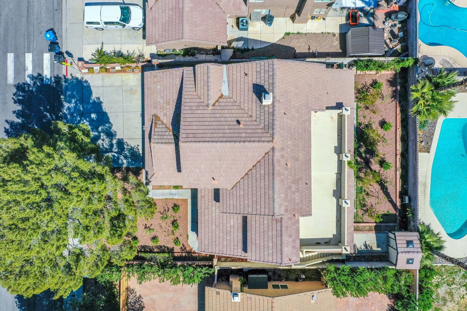 Henderson House: 2342 Viewcrest Rd