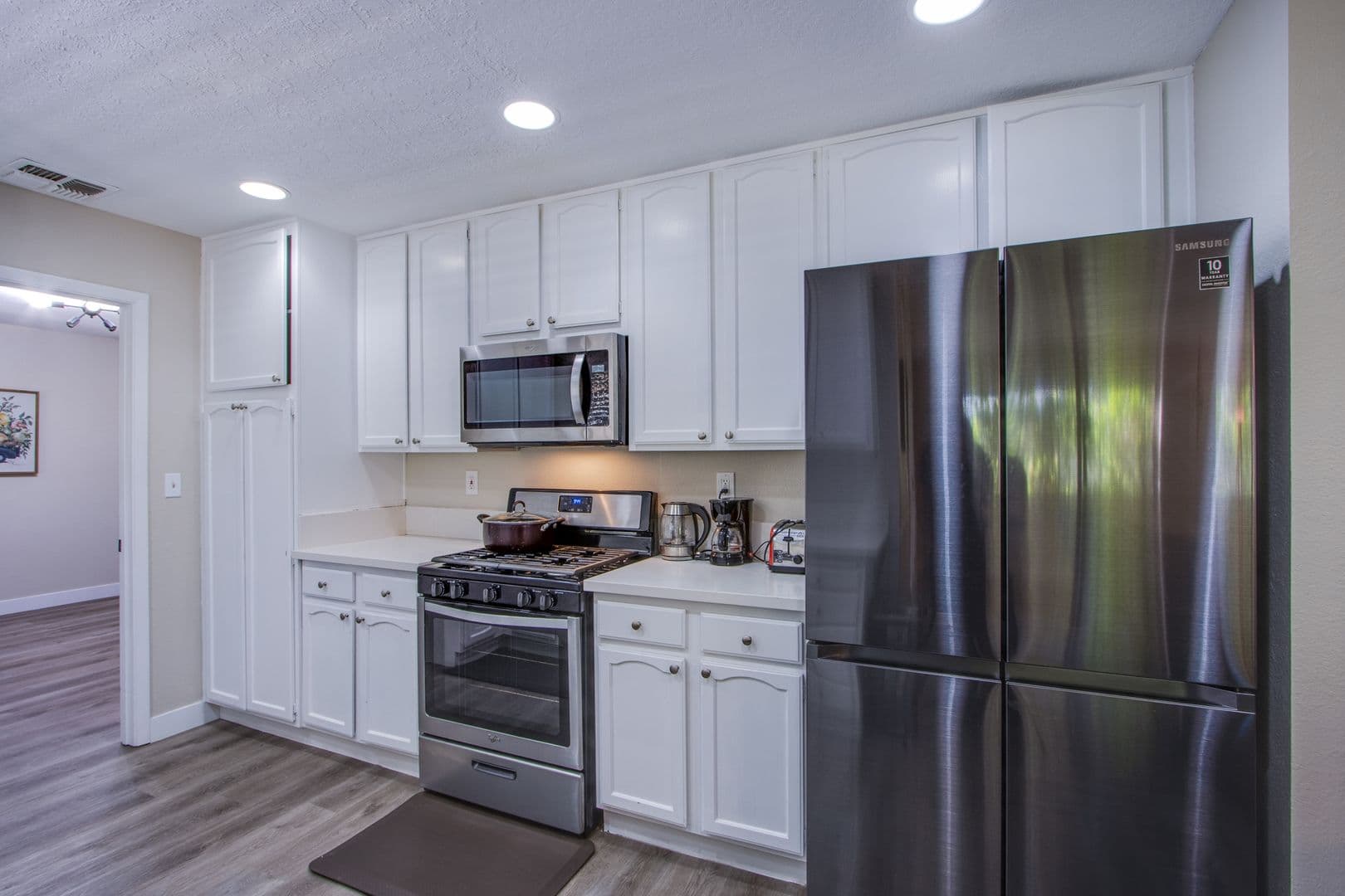Henderson House: 2342 Viewcrest Rd