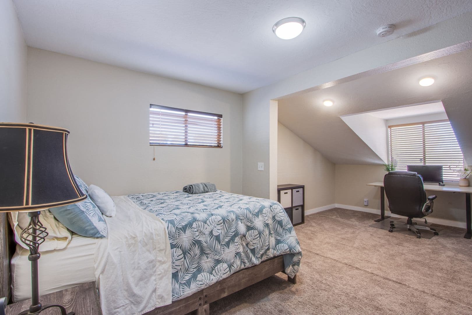 Henderson House: 2342 Viewcrest Rd