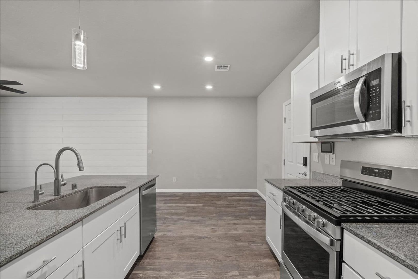 North Las Vegas House: 7305 Halo Falls St