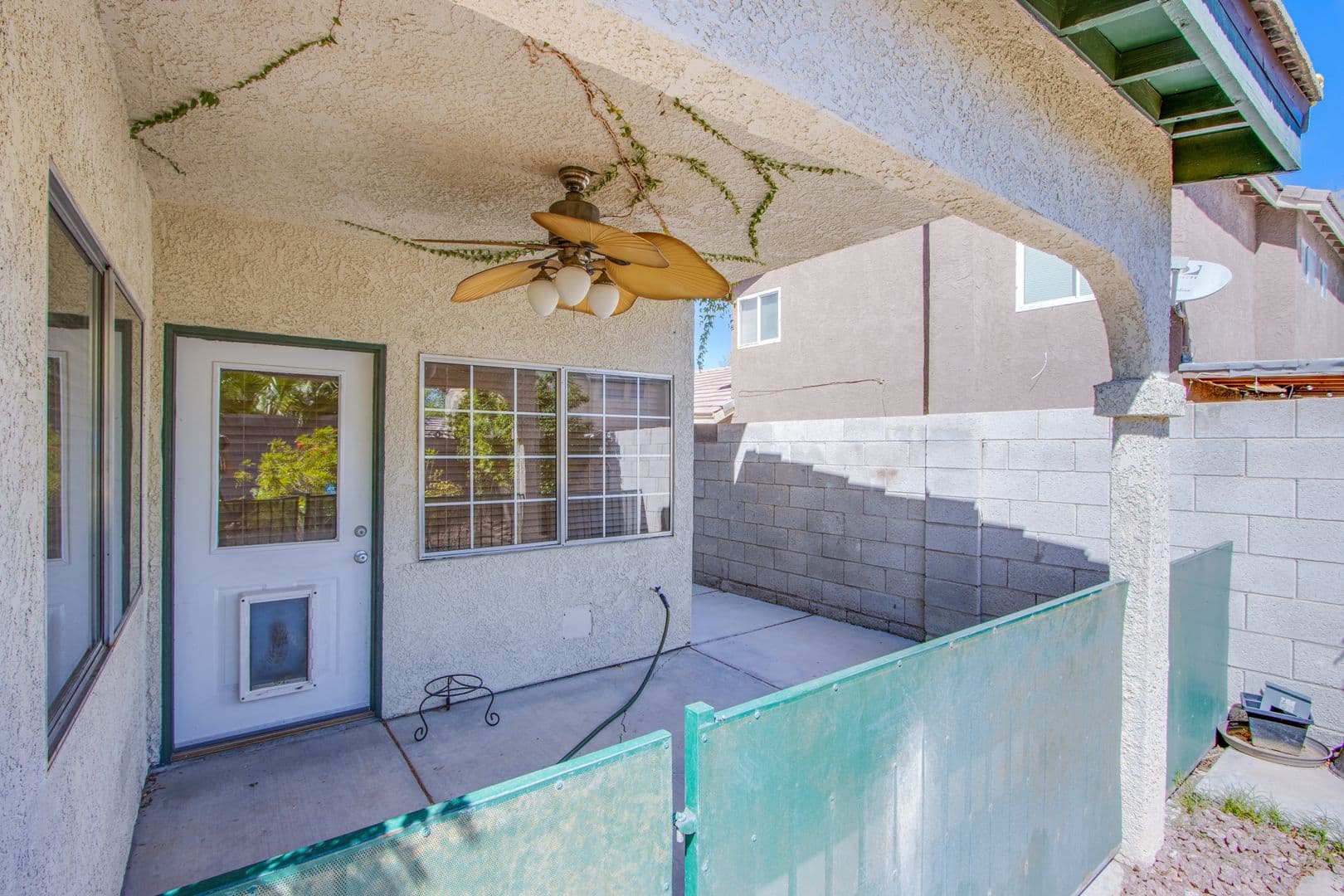 Henderson House: 2342 Viewcrest Rd
