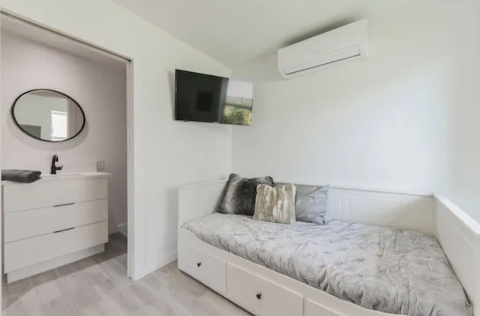 Las Vegas Apartment: 715 S 3rd St