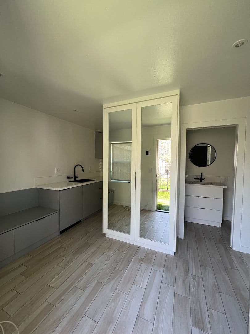 Las Vegas Apartment: 715 S 3rd St