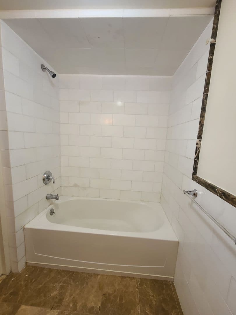 White Plains Apartment: 6 City Place