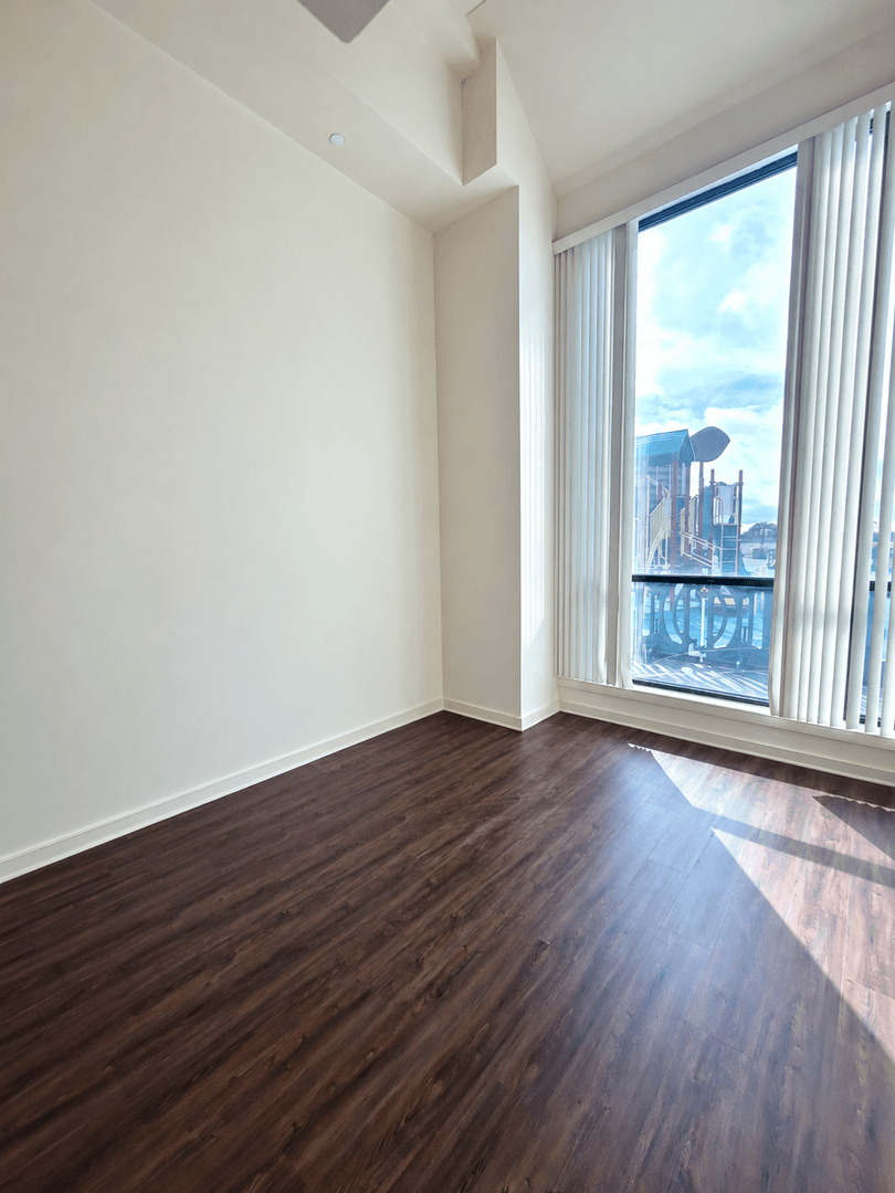 White Plains Apartment: 6 City Place